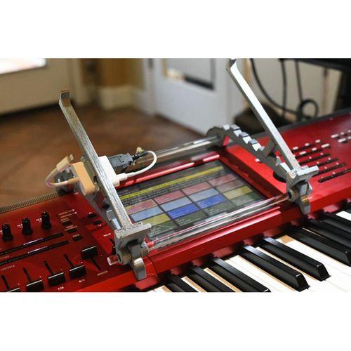 Korg Kronos iPad Nanopad Tutucu Kaydırıcı - 3713975