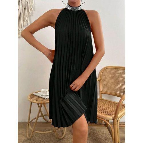 Kadın Balıkçı Yaka Omuzlardan Açık Pılelı Kısa Janjan Krep Elbise