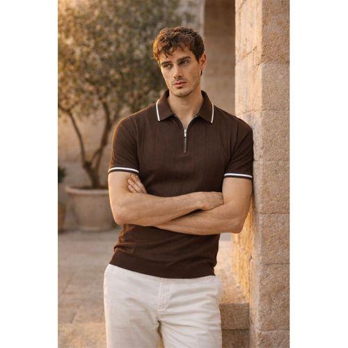 Jared Yakası Şeritli Dik Çizgili Yarım Fermuar İnce Triko Erkek T-Shirt - Kahve