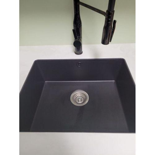 28 mm taşma tahliyesi için dişli lavabo taşma kapağı.