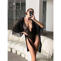 Şık Tasarım Siyah Dantel İşlemeli Body Suit Ve Tül Gecelik Takımı