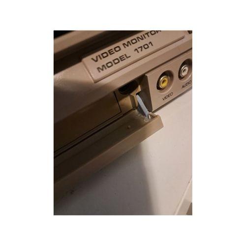 Commodore 1701 1702 Monitör Kapak Menteşesi (Bu ürün Sadece Plastik parçadır - Almadan Önce Soru Sorabilirsiniz)