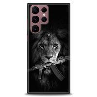 Samsung Galaxy S22 Ultra Kılıf HD Baskılı Kılıf - Tüfek ve Aslan + Tam Ekran Koruyucu