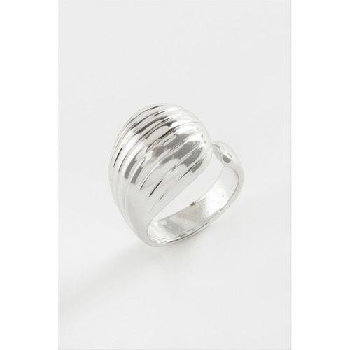 Çizgili Su Damlası Metal Yüzük