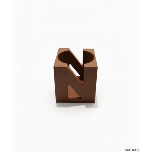 Kahverengi Kisiye Ozel Harf Sekilli Mini Dekoratif Saksi