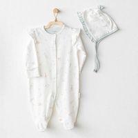 Aile temasını destekleyen yumuşak dokulu tulum seti