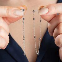 Gümüş Çift Zincirli Top Detaylı Kadın Küpe