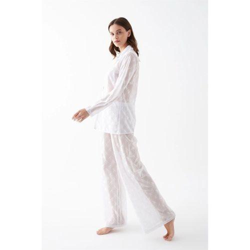 Kadın Beyaz Şeffaf Jakar Düğmeli Pijama Takımı