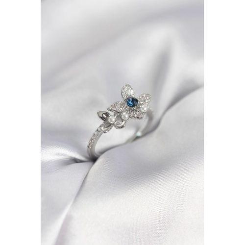 Gümüş Renk Çiçek Model Zirkon Taşlı Kadın Yüzük