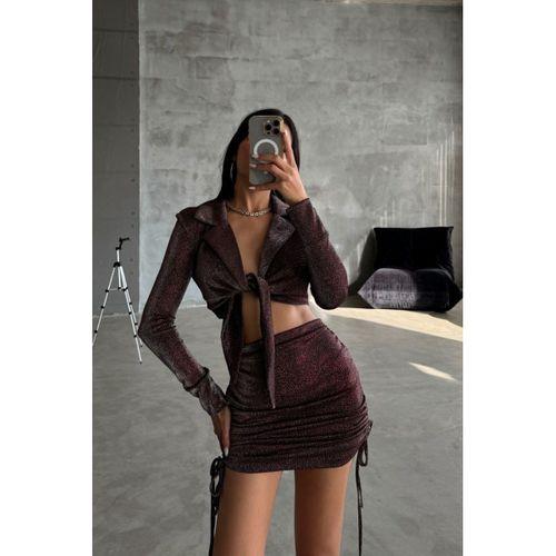 SİMLİ KUMAŞ BAĞLAMA DETAYLI CROP BLUZ -KISA BÜZGÜ DETAYLI ETEK - Bordo