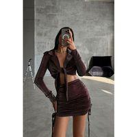SİMLİ KUMAŞ BAĞLAMA DETAYLI CROP BLUZ -KISA BÜZGÜ DETAYLI ETEK - Bordo