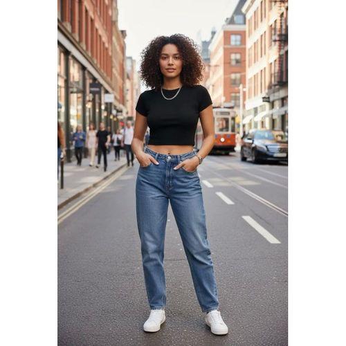 Kadın Siyah Modern Fit Yuvarlak Yaka Yarım Kol Crop Top Bluz