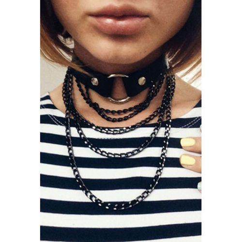 Siyah Zincir Detaylı Deri Choker