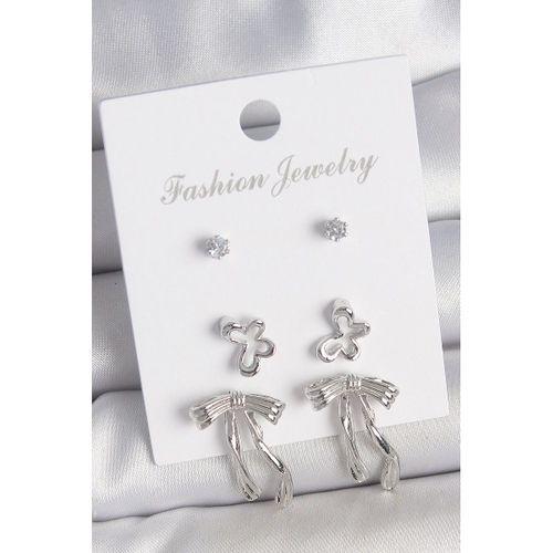 Pirinç Gümüş Renk Zirkon Taşlı Fiyonk Model Kelebek Detay 3 Çift Kadın Küpe