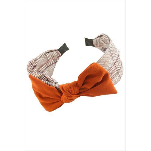 Kare Desenli Fiyong Taç