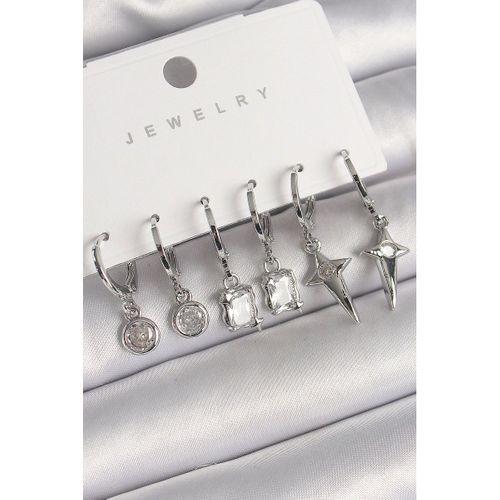 Pirinç Gümüş Renk Sallantı Kare Zirkon Taşlı Yıldız Model Kadın Küpe Seti