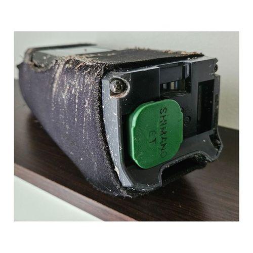 - Shimano Pil Bağlantı Kapağı (Bu ürün Sadece Plastik parçadır - Almadan Önce Soru Sorabilirsiniz)