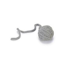 Beeztees Yavru Kedi Oyuncağı, Kuyruklu Yün Top, 6,5cm, 35cm kuyruk