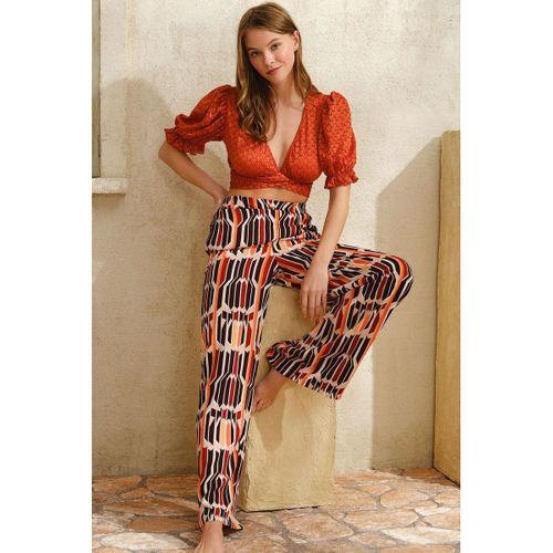 Kısa Yarım Kol V Yaka Geometrik Yazlık Kurdela Şerit Detaylı Pijama Takımı