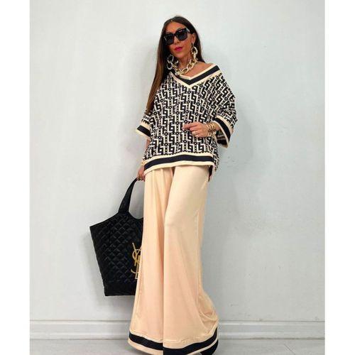 Kadın V Yaka Fakir Kol Geometrik Desen Baskılı Bluz Ve İspanyol Paça Sendy Kumaş Ikili Takım