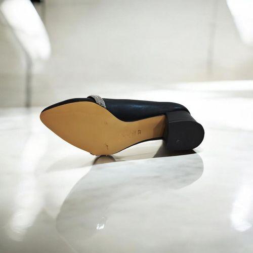 Fiyra 7034 Siyah Cilt Taşlı 5 cm Kalın Kare Bayan Topuklu Ayakkabı