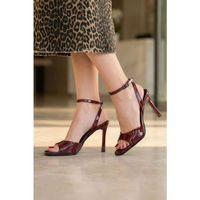 Soha Bordo Rugan Topuklu Bilekten Kemerli Ayakkabı