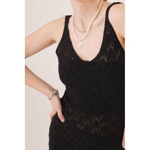 Ajurlu V Yaka Püskül Detaylı Siyah Elbise