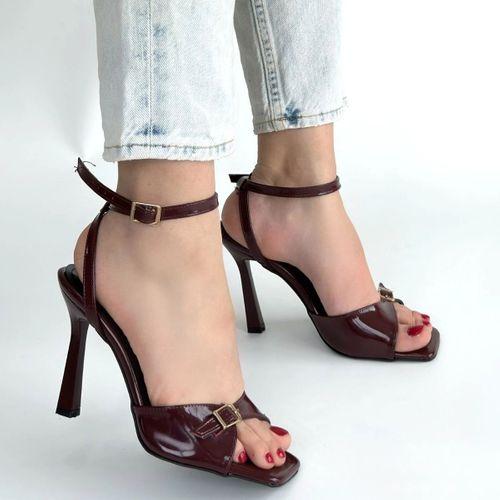 Hoste Bordo Rugan Topuklu Bilekten Kemerli Ayakkabı