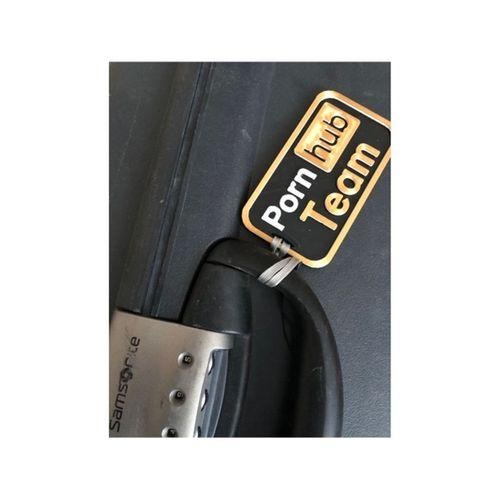 PornHub Takımı Bavul Etiketi (Bu ürün Sadece Plastik parçadır - Almadan Önce Soru Sorabilirsiniz)
