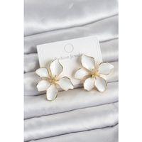 Beyaz Mineli Çiçek Model Pirinç Kadın Küpe