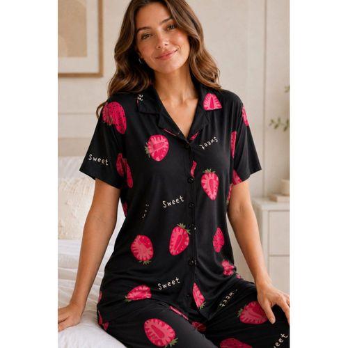Kadın Pijama Takımı - Çilek Desenli Kısa Kollu Gömlek Yaka Milan Kumaş, Siyah