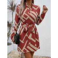 Kadın Uzun Kollu V Yakalı Desenli Belinde Kuşaklı Dalgıç Elbise