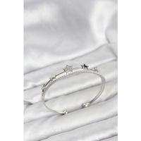 Yıldız Model Gümüş Renk Pirinç Kadın Bileklik