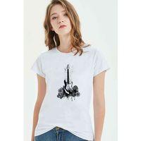 Beyaz Ve Siyah Stratocaster Elektro Gitar Baskılı Beyaz Kadın Tshirt