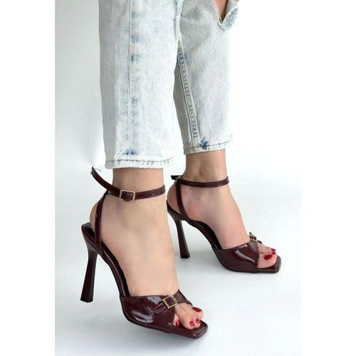 Hoste Bordo Rugan Topuklu Bilekten Kemerli Ayakkabı