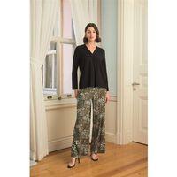 Çiçek Yaprak Ve Etnik Desenli Uzun Kollu Pijama Takımı