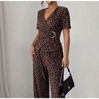 Kadın Toka Detaylı Kruvaze Takım