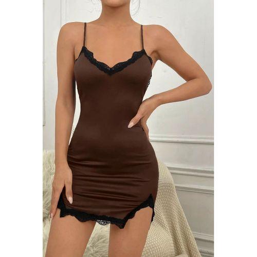 Kadın Kahverengi Göğsü Ve Bacakları Dantelli Yırtmaçlı Şık Gecelik