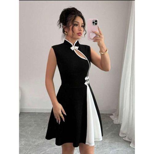 Kadın Yarım Balıkçı Yaka Pencere Dekolte Ve çift Renk Detay Mini Elbise