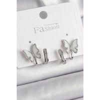 Pirinç Gümüş Renk Zirkon Taş Detaylı Beyaz Sedefli Kelebek Model Kadın Küpe