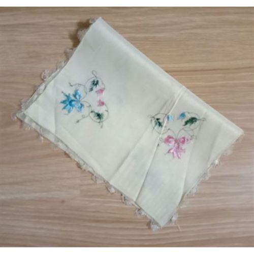El İşi Kenarı Oyalı Saten Mendil 21X30Cm