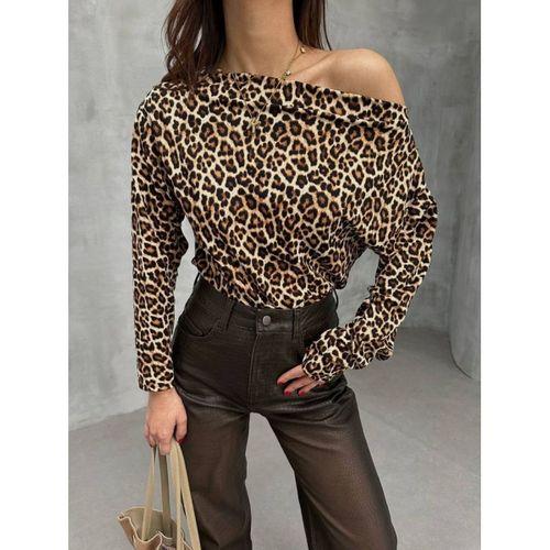 Kadın Leopar Desenli Düşük Omuzlu Bluz