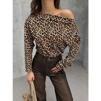 Kadın Leopar Desenli Düşük Omuzlu Bluz