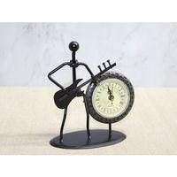 Metal Saatli Gitar Çalan Müzisyen