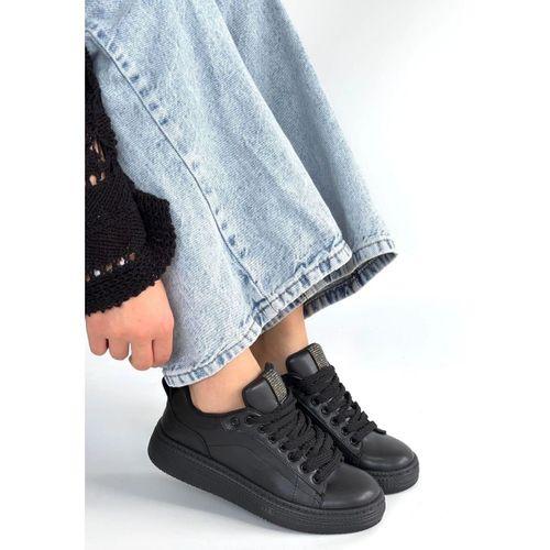 Yier Siyah Cilt Bağcıklı Spor Ayakkabı