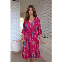 Kadın V Yaka Beli Bağçık Detay Etnik Desen Baskılı Midi Boy Elbise