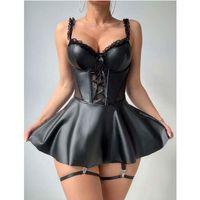 Siyah Etekli Pileli Jartiyer Görünümlü Fantezi Deri Elbise