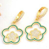 ​Lucky Life 925 Ayar Gumuss  Gold Sallantılı Çiçek Desenli Lucky Life Lucky Life Kadın Küpe