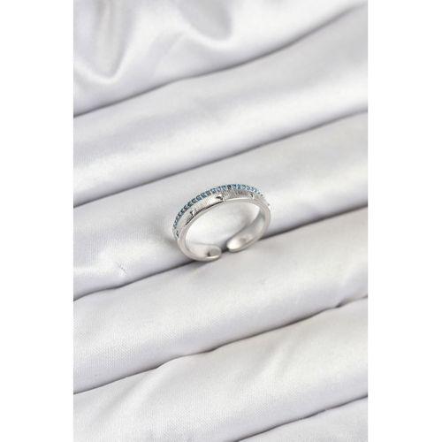 Pirinç Gümüş Renk Sıralı Zirkon Taşlı Kutup Yıldızı Model Kadın Yüzük