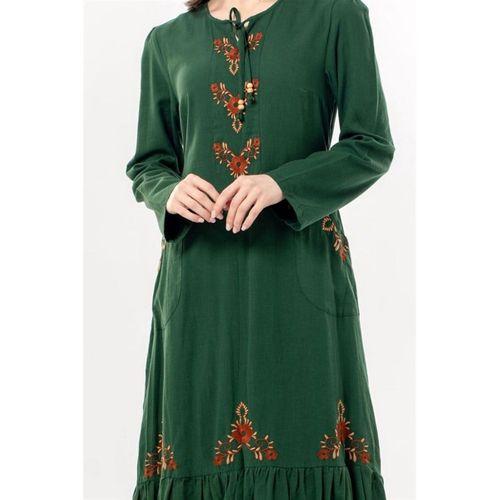 Uzun Kol Zühre Nakış Detaylı Bağcık Yaka Cepli Vual Uzun Elbise Yeşil Ysl